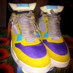 Have tons of brand new sneakers no room for them anymore, need my closet space.